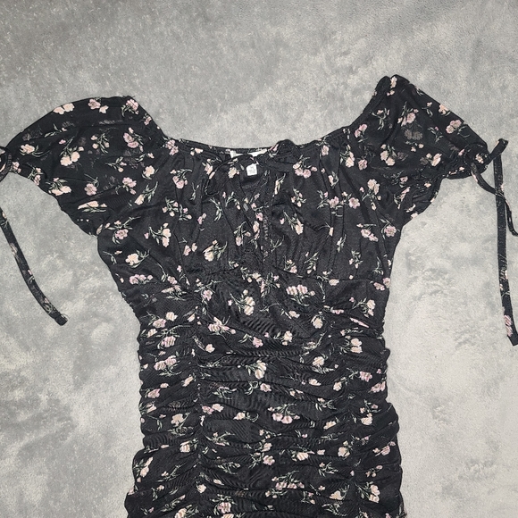 adorable floral black dress! - Picture 2 of 2
